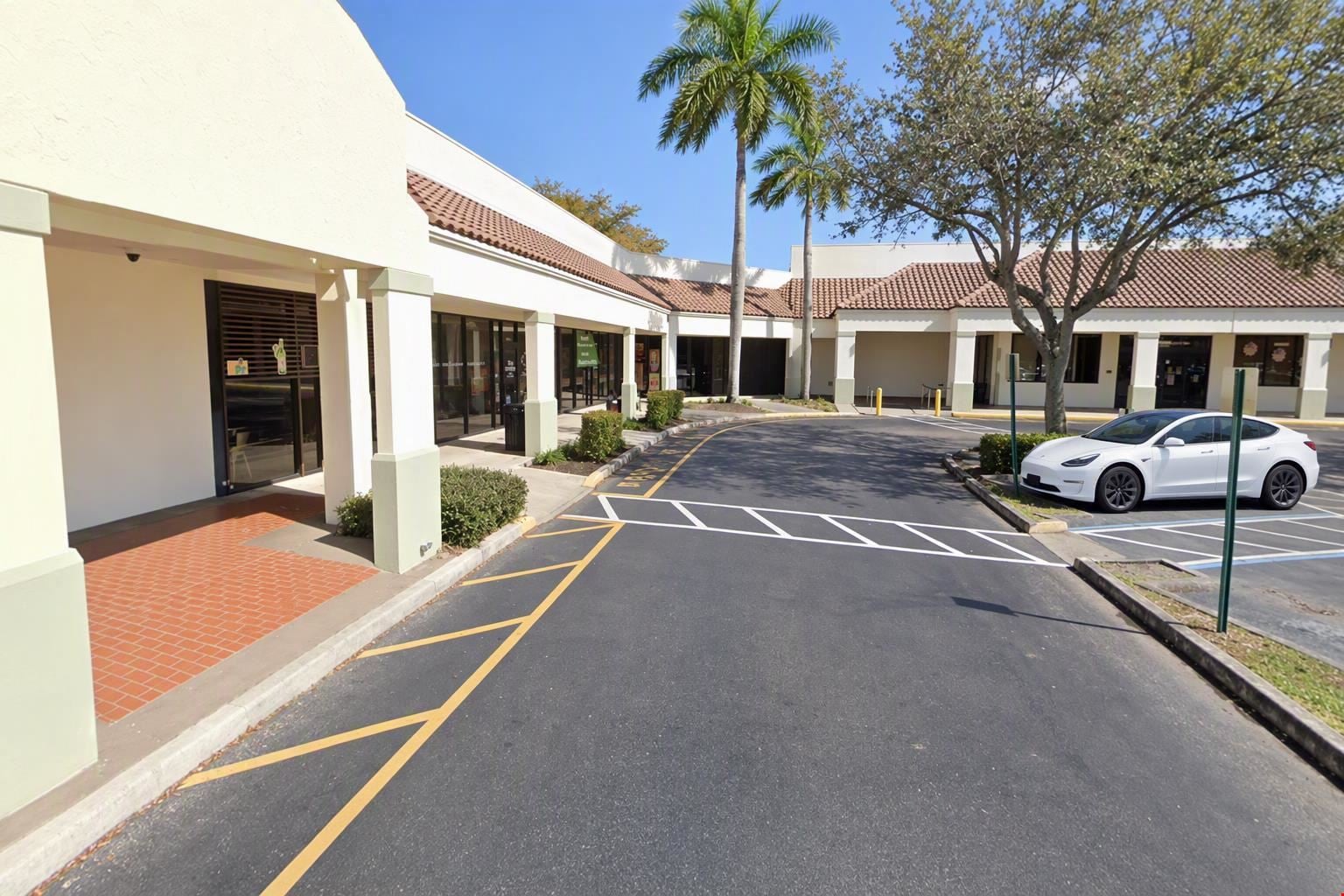 PLAZA RETAIL AND COMMUNITY SPACES / FITNESS STUDIOS