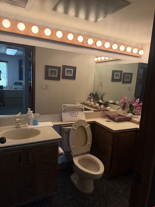 Corner Office Space in Wailuku