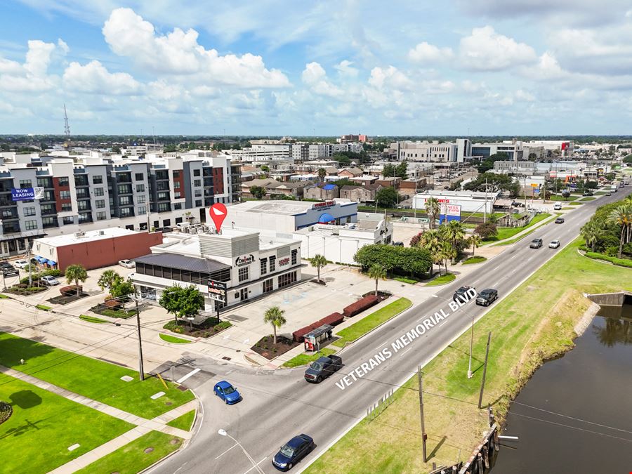 Street-level Retail Suite Fronting Popular Veterans Blvd
