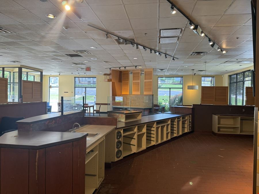 RESTAURANT FOR SALE OR LEASE IN BRANSON