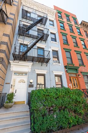 208 E 75th St