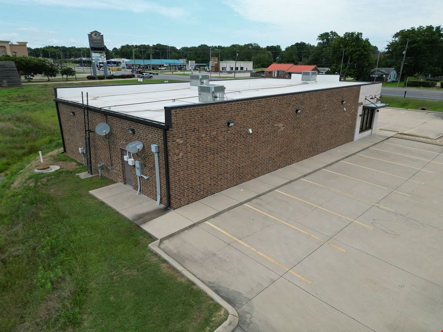 3,600 SF Retail/Medical Building for Sublease | West Point, MS
