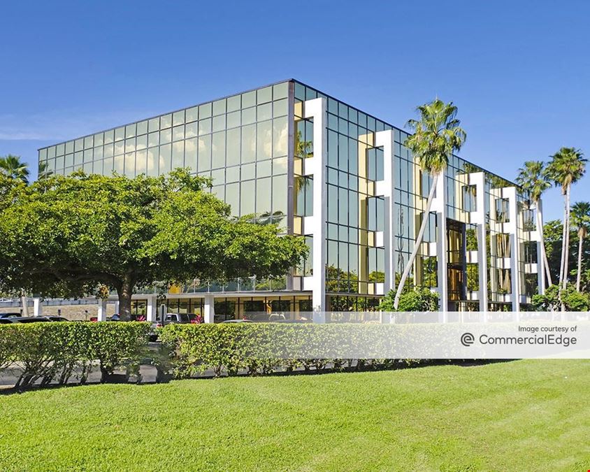 Commerce Pointe Gold