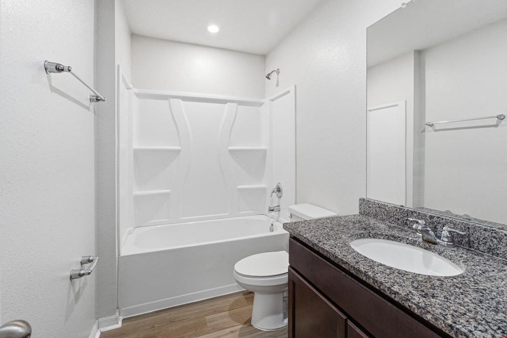 7368 Mailes Ct Units 101,102,201,202