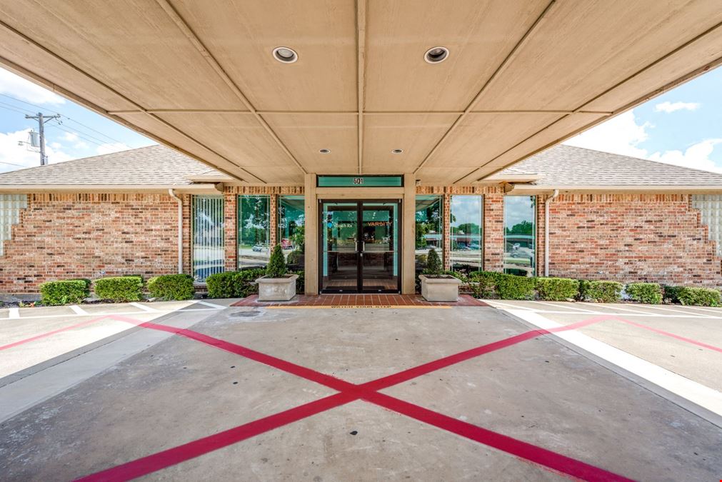 501 W Harwood Rd 
