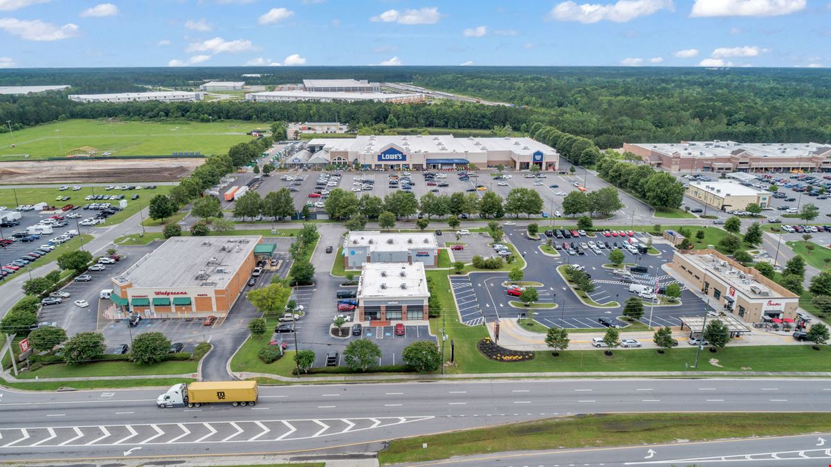 3,617 SF Retail Space | Anchored by Lowes | 36.2K VPD