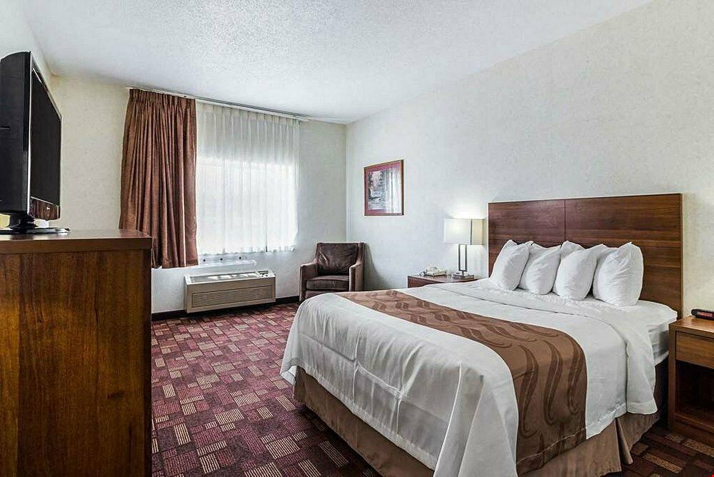 Econolodge by Choice Hotels (Combined with Super 8 by Wyndham in Luverne, MN)