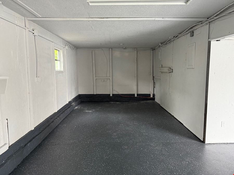 61 Van Zant St
