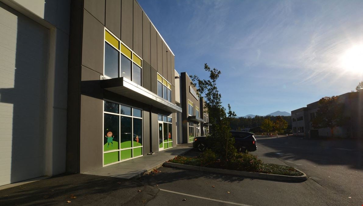 Commercial Court Business Centre - Flex Warehouse