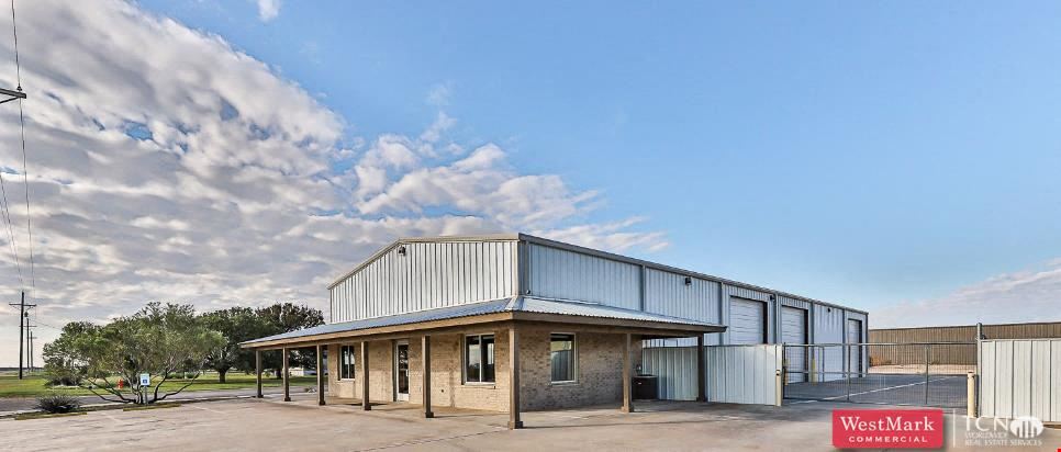 Spacious Office/Warehouse on 1-Acre Lot