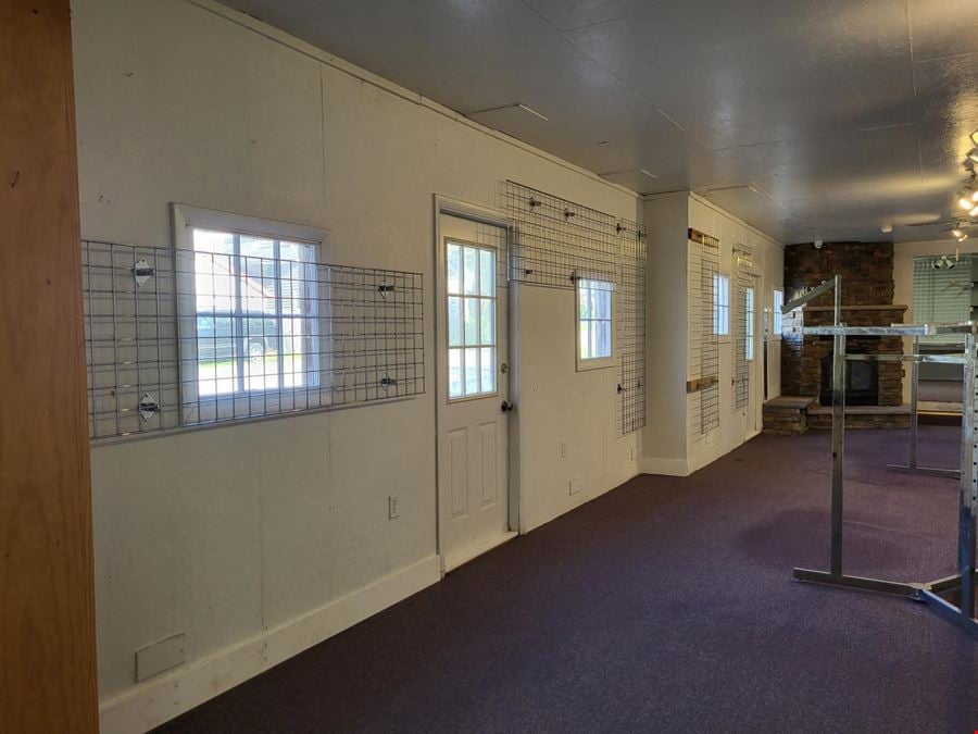 RETAIL SPACE FOR LEASE