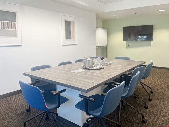Regus - Fresno - 1690 W Shaw Ave