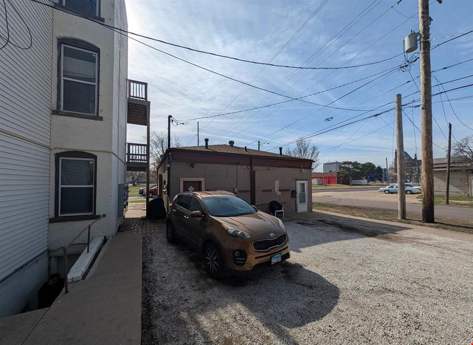 601 NE Perry Ave