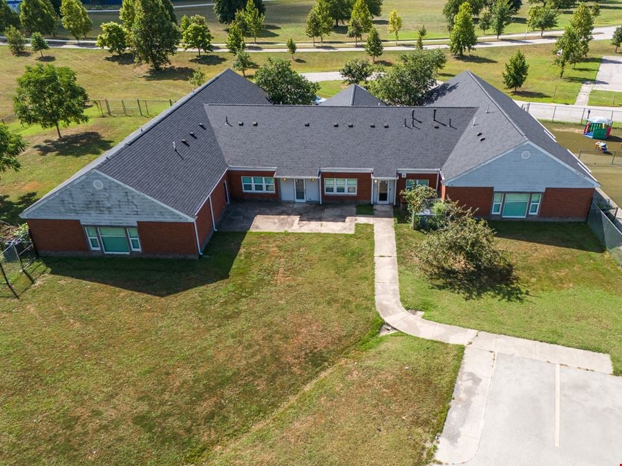 Daycare/Commercial Building Riverport Drive