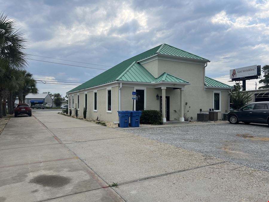 1813 Navy Boulevard