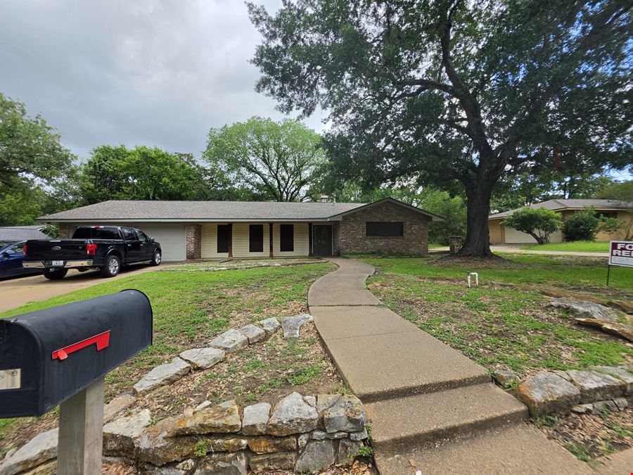 201 W Brookside