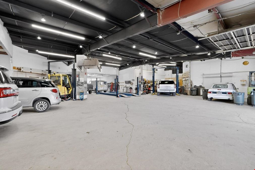 OWNER FINANCING AUTO WAREHOUSE WITH FF&E INCLUDED