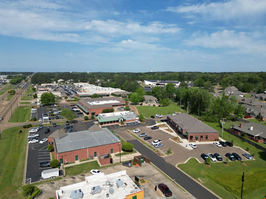 ±3,600 SF QSR | Freestanding (Former Abner’s Chicken)
