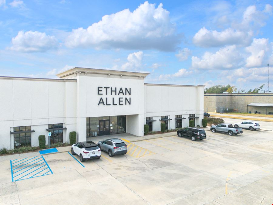 21,497 SF Big Box Retail Opportunity near Perkins Rowe