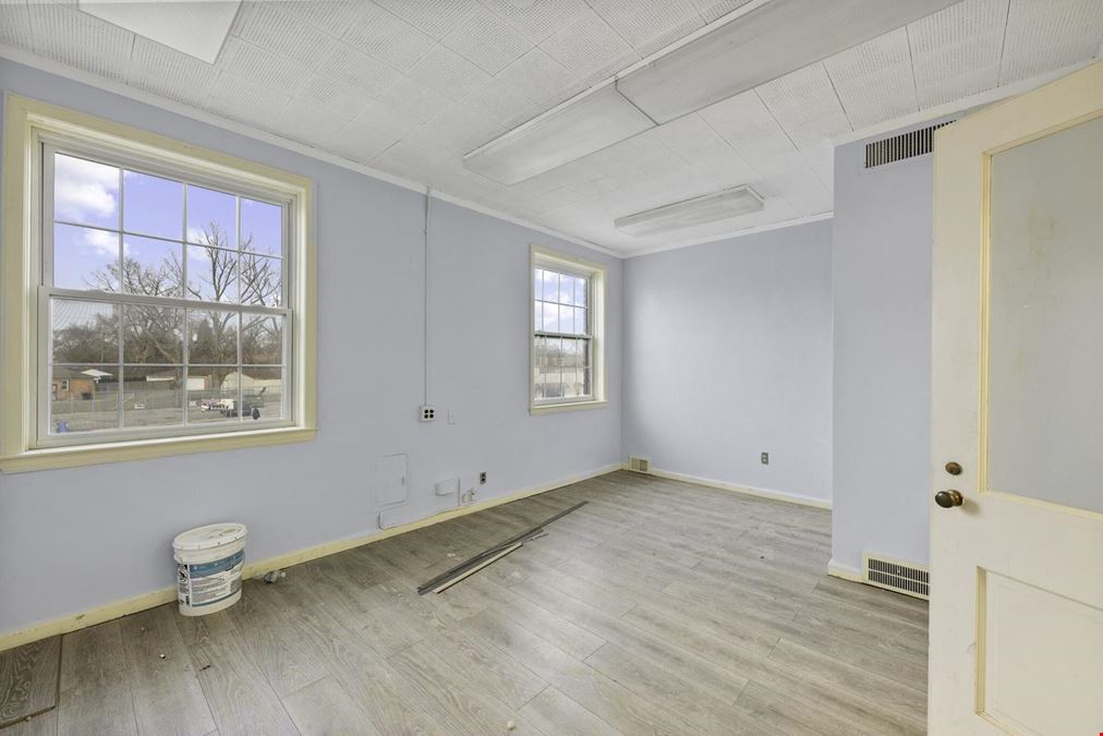 16625 W Grand River Ave