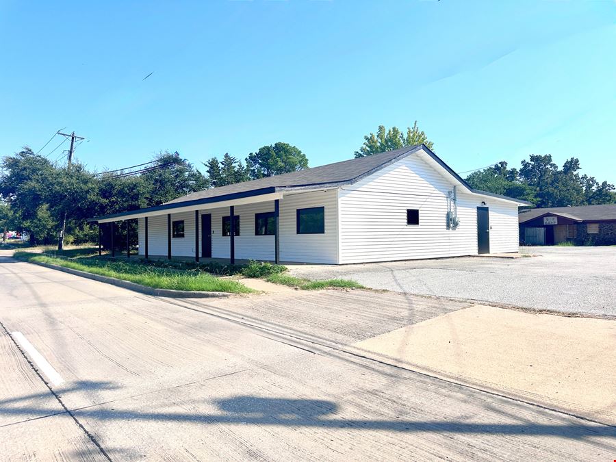 2000 - 2002 W Sublett Rd