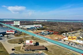 4,512 SF Office / Warehouse Building For Sale with 1.66 Acres near I-44