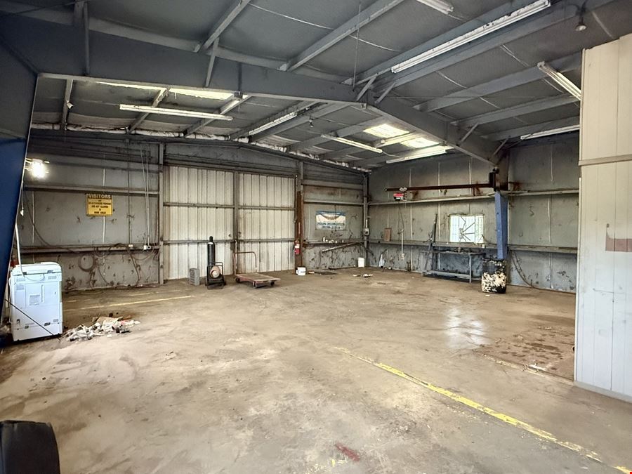 5,475 SF Office/Shop on 1.75 Acres