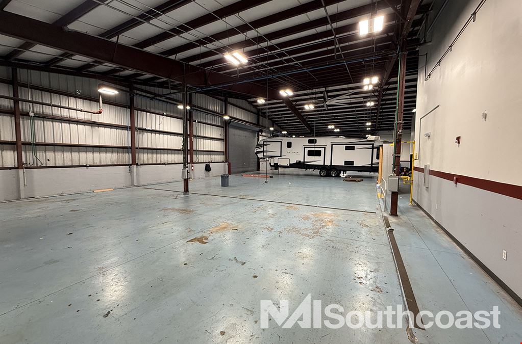 ±20,505 SF Dealership/Service Opportunity