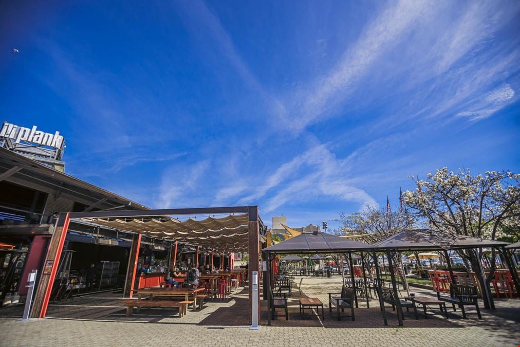 Jack London Square - 98 Broadway St