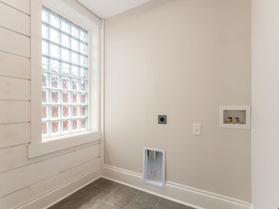1029-1031 E Livingston Ave