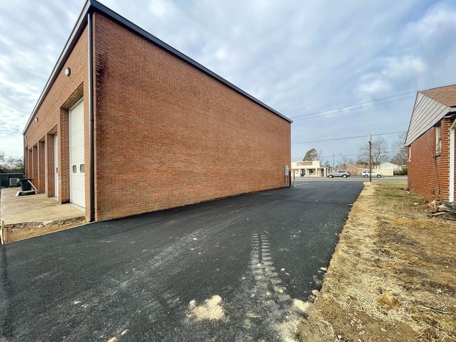 Six Bay Shop Building for Sale/Lease: Former Bennett's Front End Service