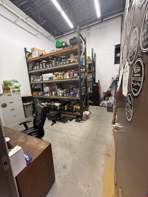655 Maywood Industrial Garage and Yard