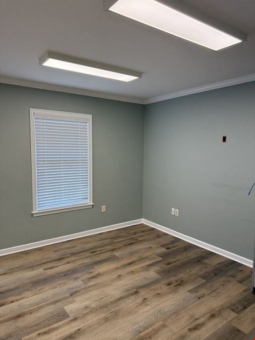 2,000 SF Office Suite with I-10 Visibility