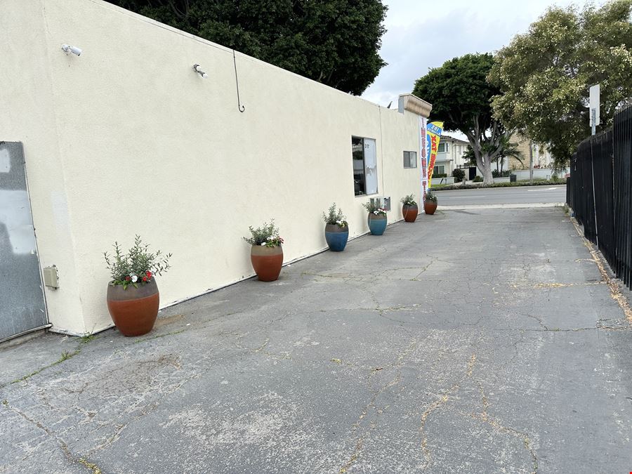 14812 Paramount Blvd