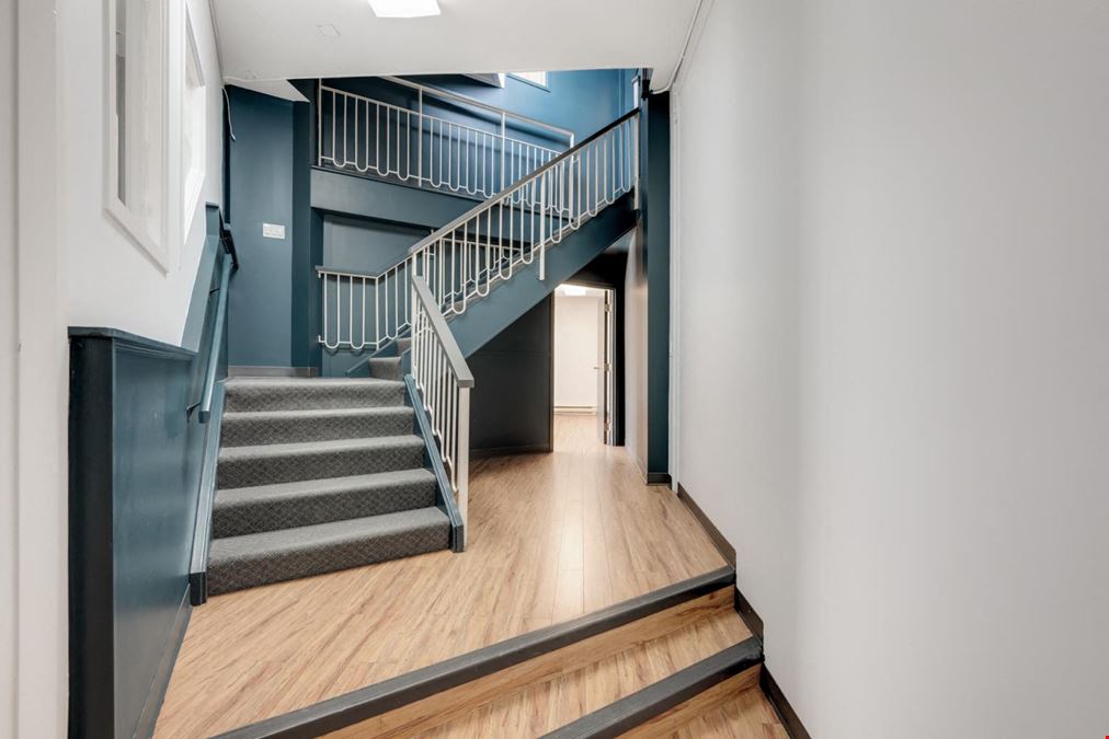 733 Johnson St (301)