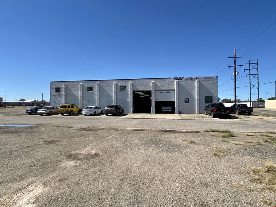 1010 NE 3rd: Dock High Warehouse With Office