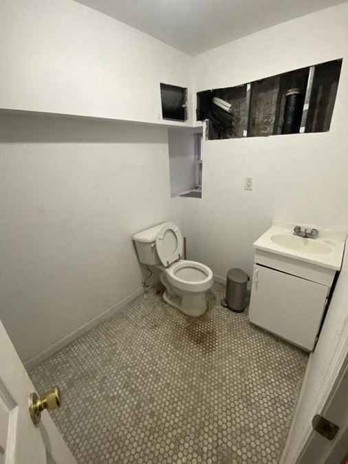 277 W 4th St