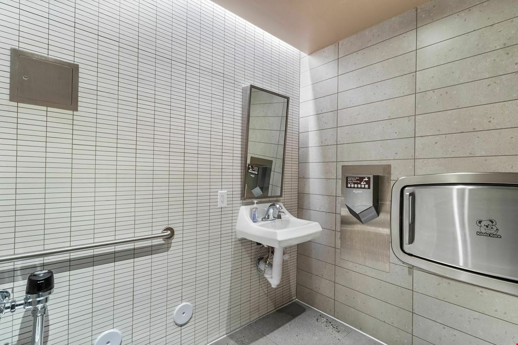 406 N Val Vista Dr