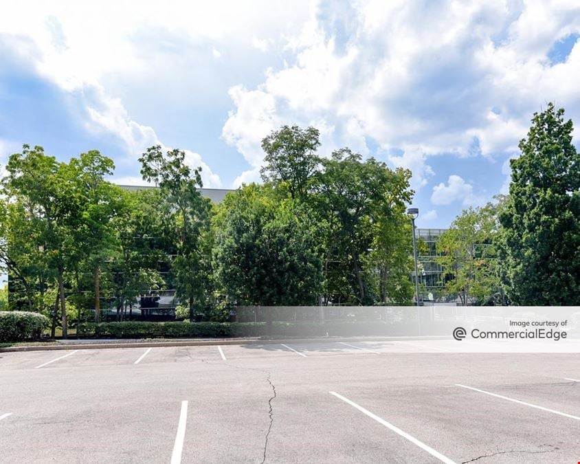 12 Corporate Woods