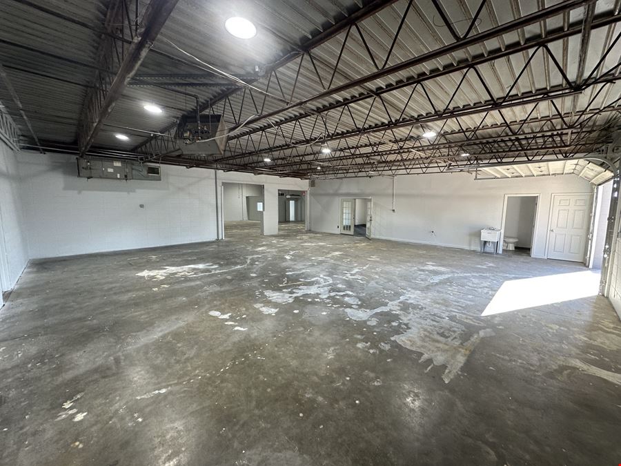 4651 N. 20th Street: ± 5,000 SF of Warehouse Space For Sublease