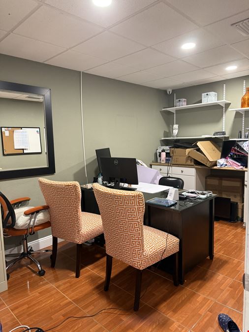 Bell Plaza, Unit 104