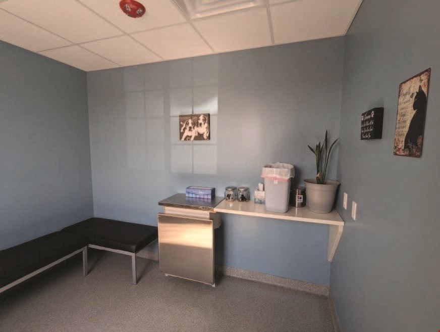Veterinarian/Medical Building for Sale