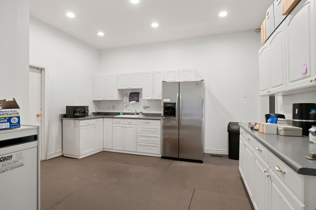 2505 W Alamo Ave