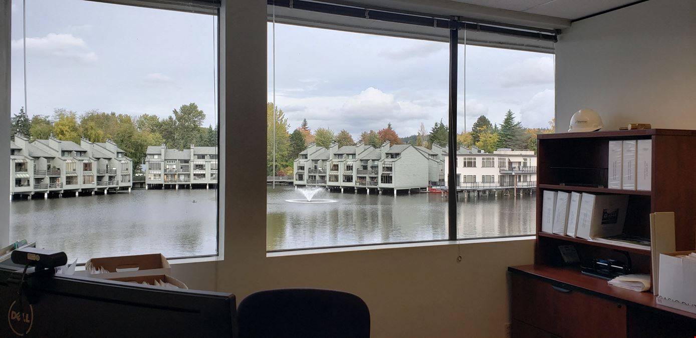 40 Lake Bellevue