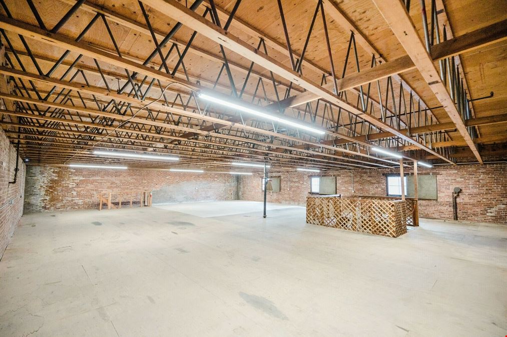 ±5,000 SF Industrial Space w/ CA-41 Exposure in Fresno, CA