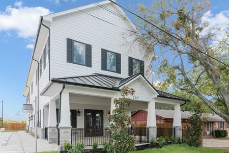 Preview of Retail space for Sale at 207 S Elm Street