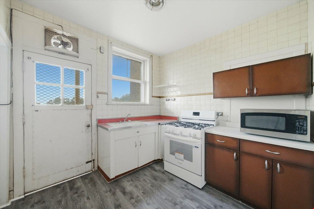 1617 W Granville Ave