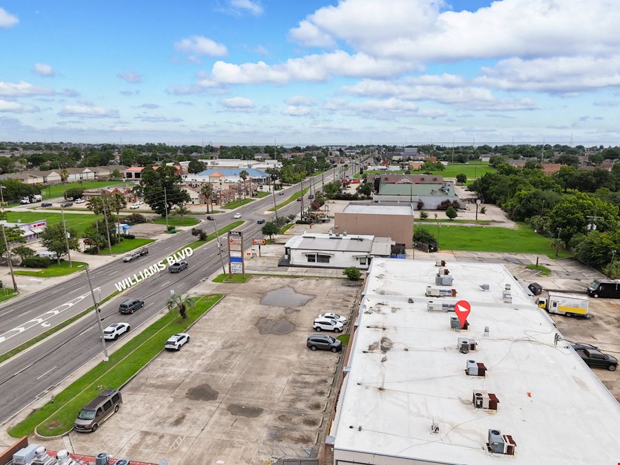 Endcap Retail Space on Williams Blvd