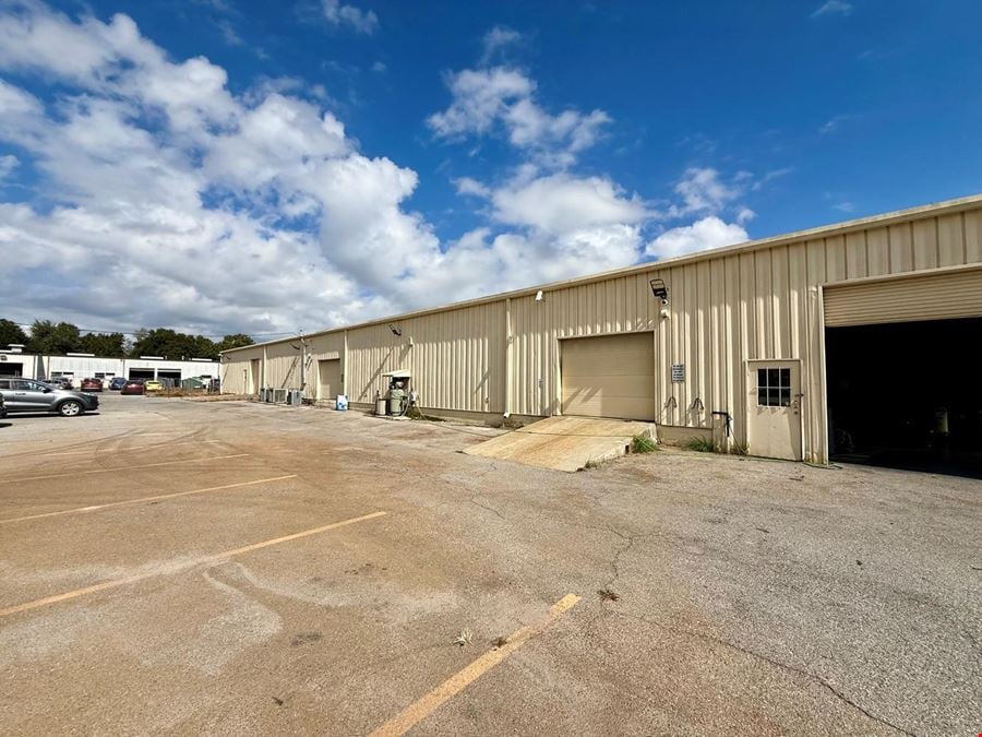 Versatile 15,440 SF Commercial Space with War