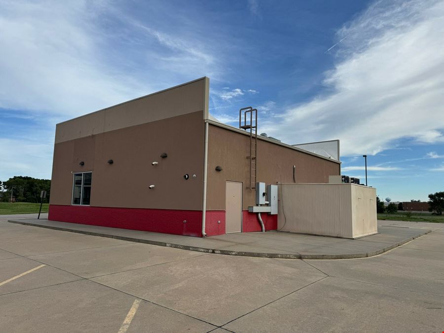HIGH TRAFFIC LOCATION NEXT TO I-135